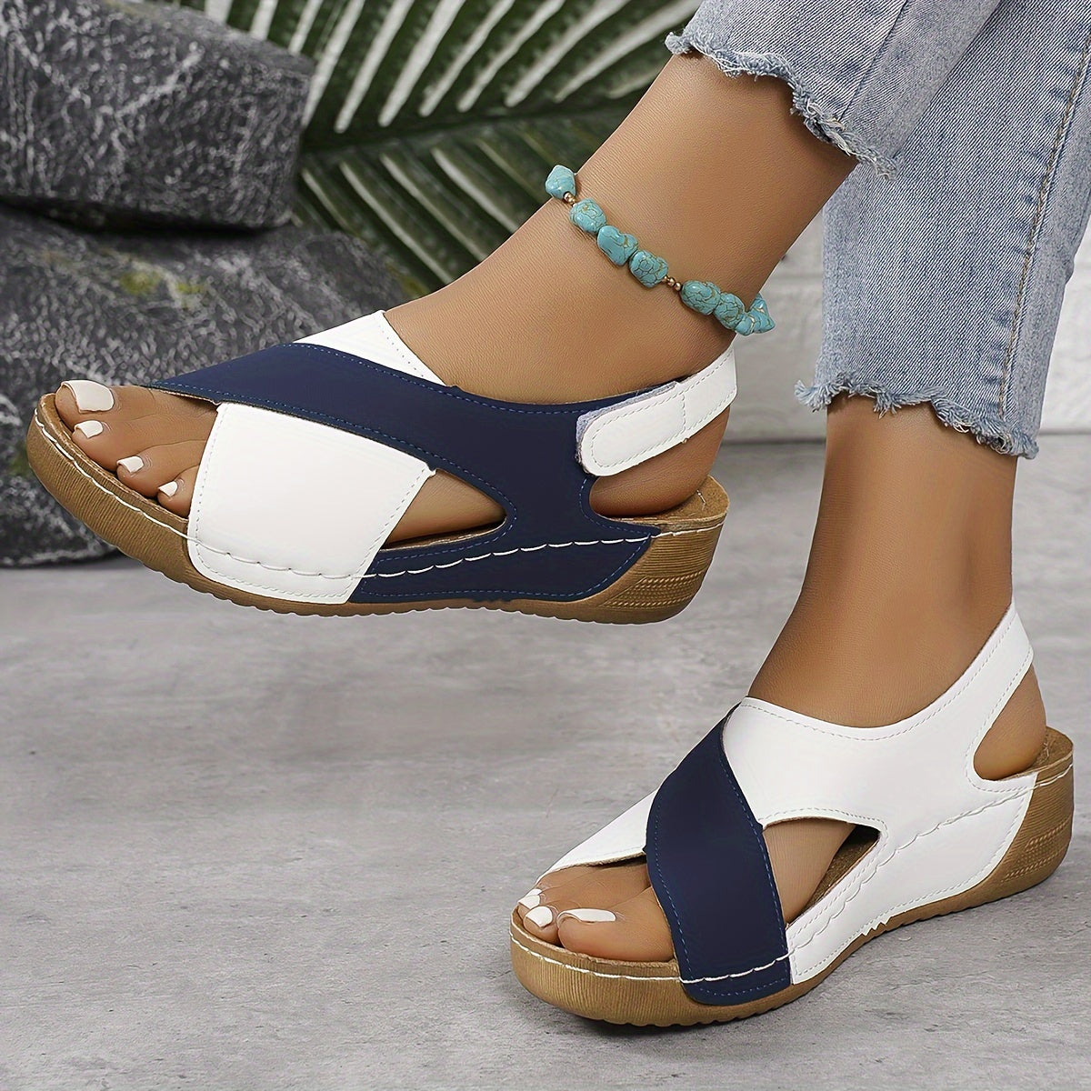 Sandali estivi bicolore: comfort e stile