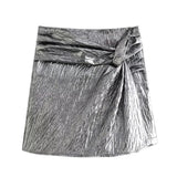 Gonna autunnale chic con fiocco per uno stile disinvolto