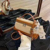 Borsa in nylon chic di SAM: il tuo accessorio invernale elegante