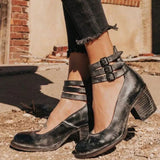 Eleganti stivali invernali con tacco di ispirazione vintage di SINA