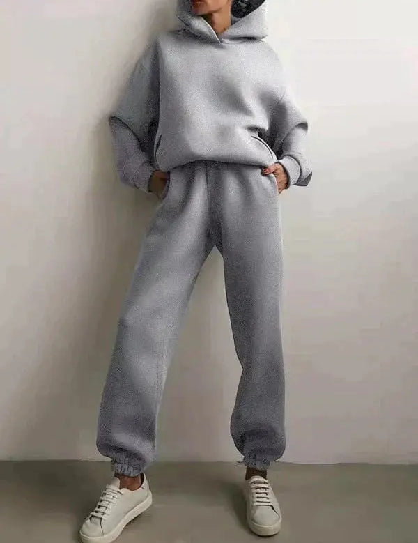 Rinnova il tuo look autunnale con il set da jogging in due pezzi AMY