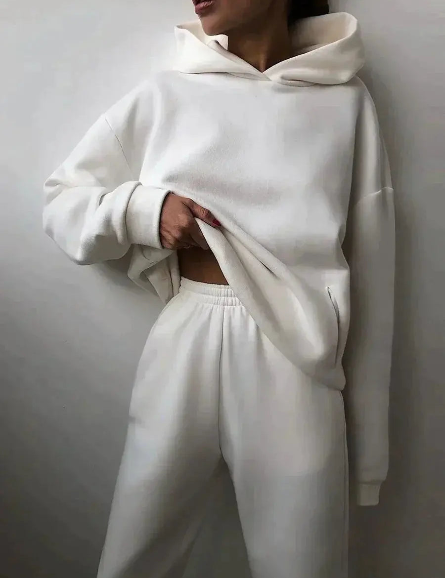 Rinnova il tuo look autunnale con il set da jogging in due pezzi AMY