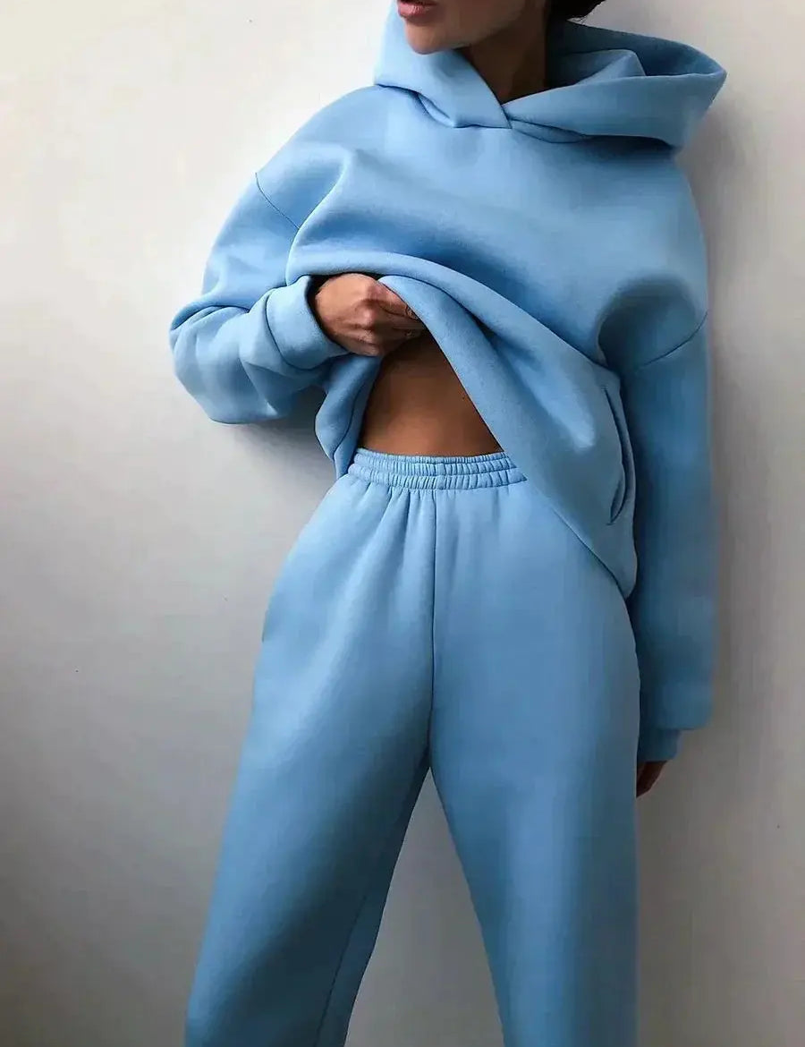Rinnova il tuo look autunnale con il set da jogging in due pezzi AMY
