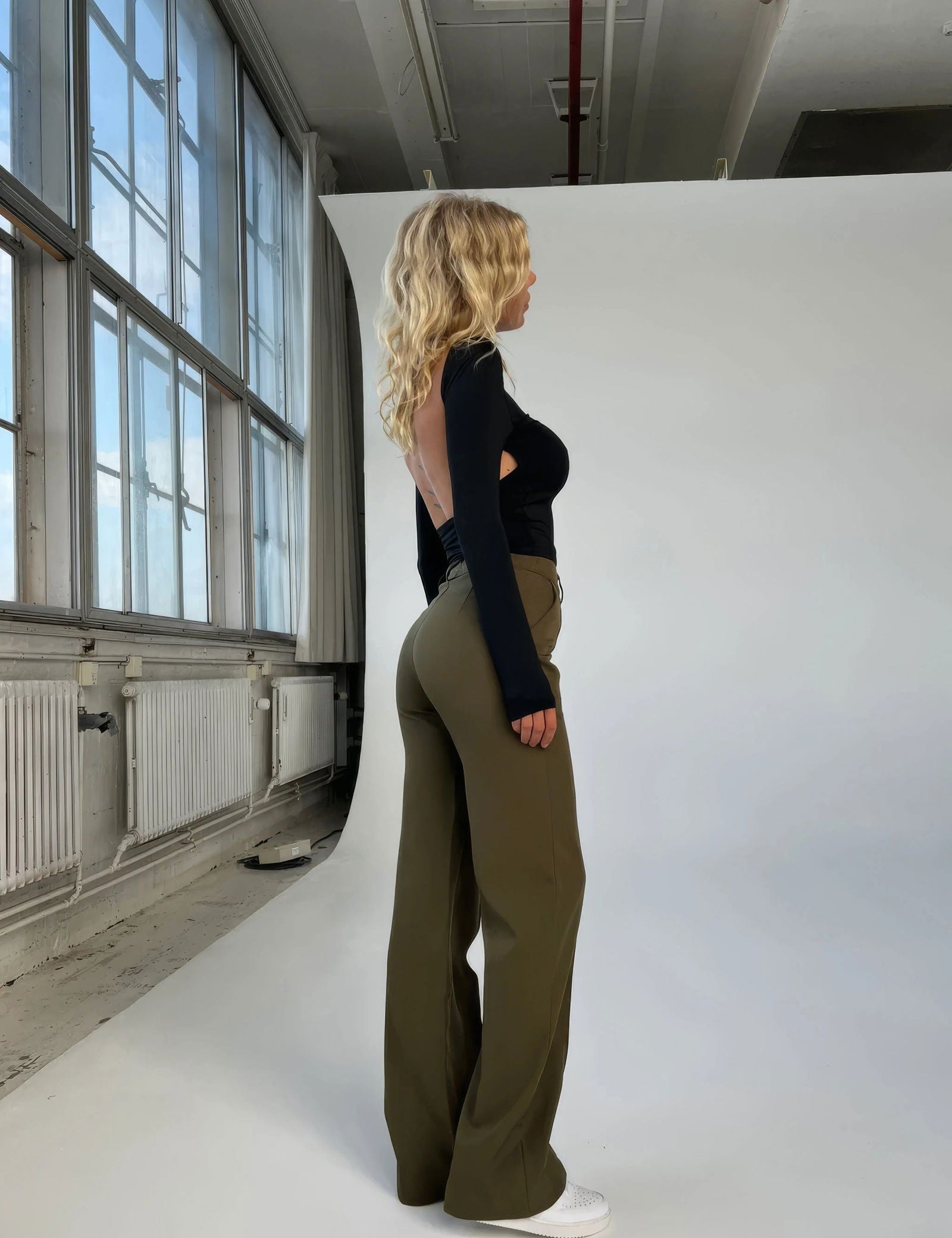 Migliora il tuo stile autunnale con i pantaloni chic a gamba larga da donna di AMY
