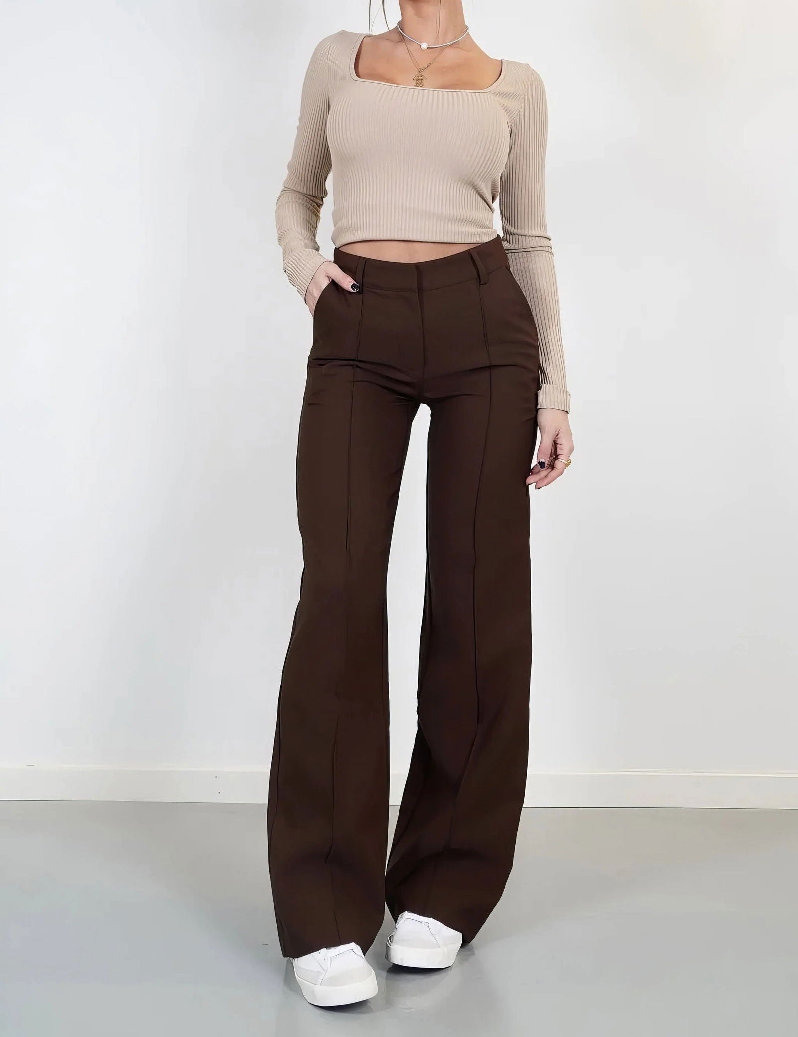 Migliora il tuo stile autunnale con i pantaloni chic a gamba larga da donna di AMY