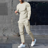 Aggiorna il tuo stile autunnale con la maglietta Wesley Chic e il completo da jogger.