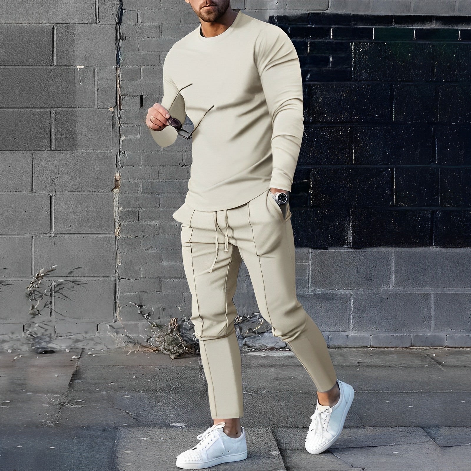 Aggiorna il tuo stile autunnale con la maglietta Wesley Chic e il completo da jogger.