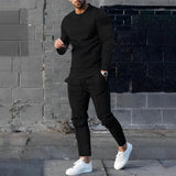 Aggiorna il tuo stile autunnale con la maglietta Wesley Chic e il completo da jogger.