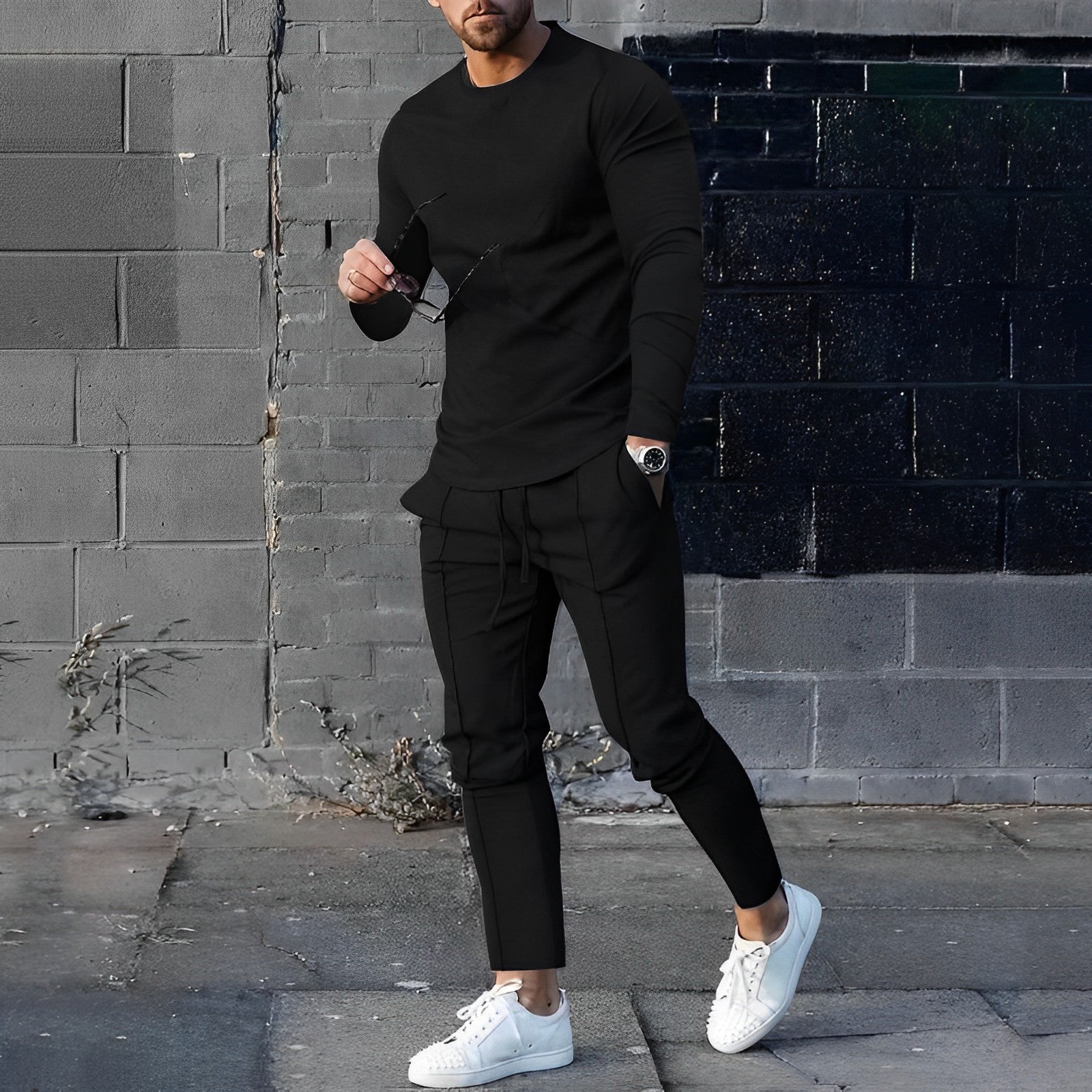 Aggiorna il tuo stile autunnale con la maglietta Wesley Chic e il completo da jogger.