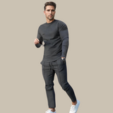 Aggiorna il tuo stile autunnale con la maglietta Wesley Chic e il completo da jogger.