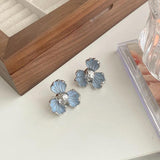Ehi | Eleganti orecchini a bottone con fiori estivi in morbido blu